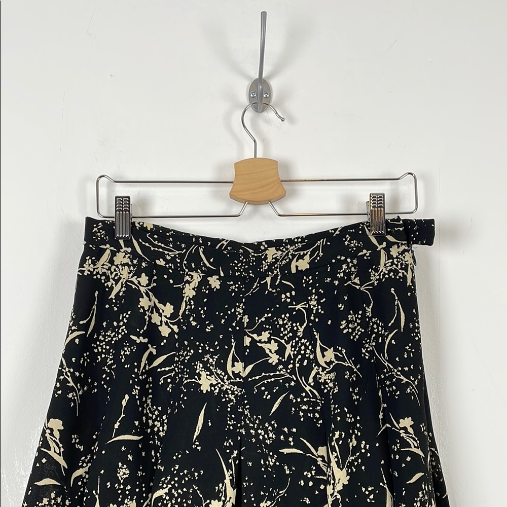 Neiman Marcus Pleated Women's 10 Elegant Black and Cream Simi Sheer Flare Skirt - Picture 3 of 9